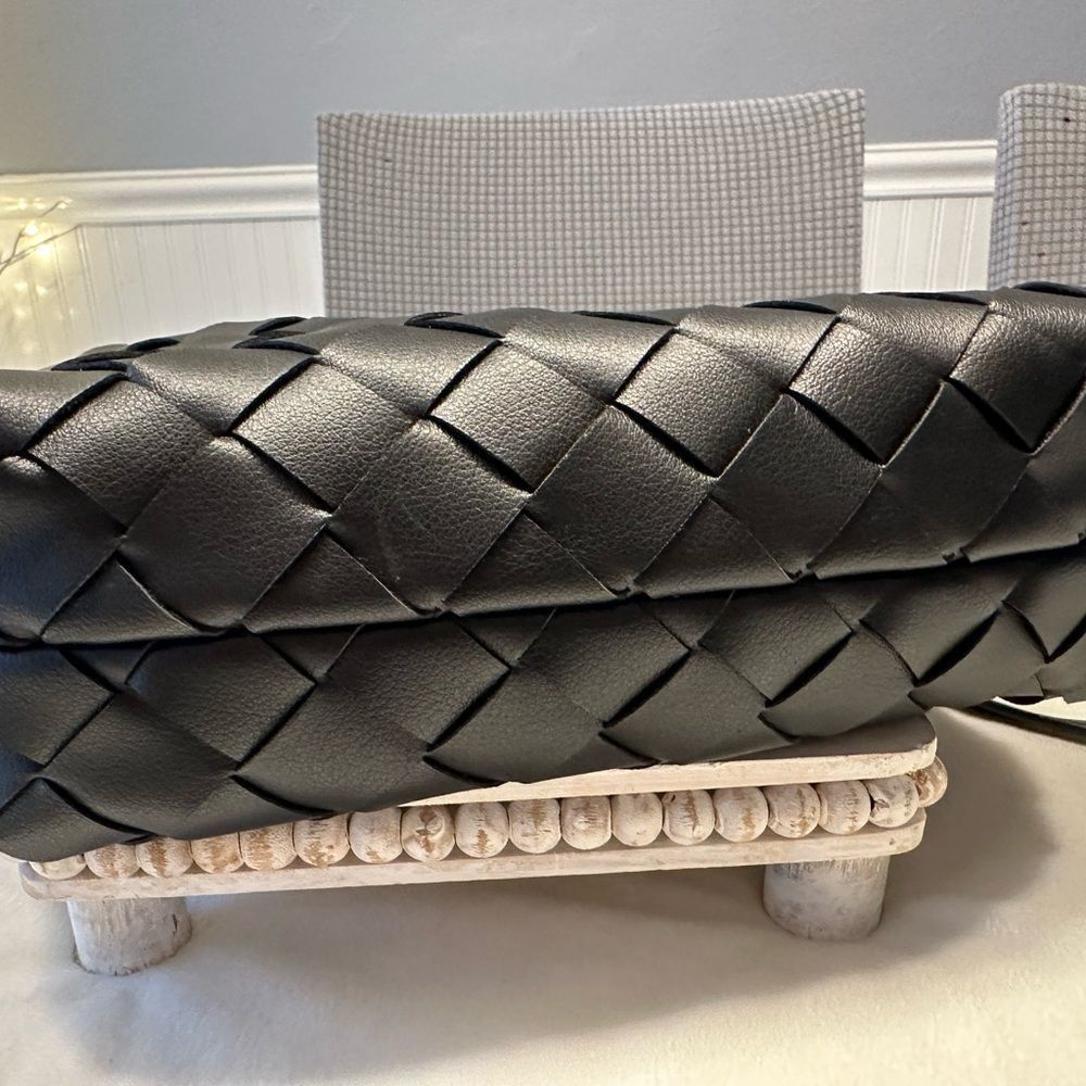 Quilted Vegan Crossbody NWT - Picture 8 of 8